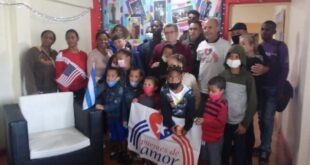 El profesor y activista cubanoamericano Carlos Lazo, líder del proyecto Puentes de Amor, visito esta mañana al Hogar de niños carentes de amparo familiar de la ciudad de Matanzas.