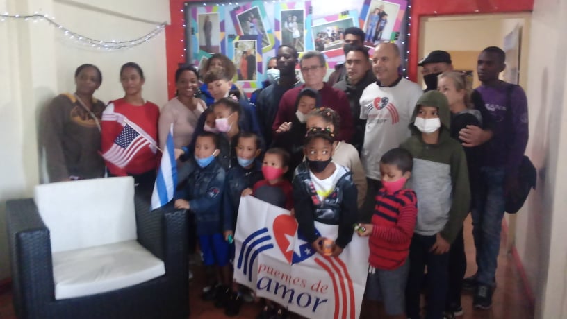 El profesor y activista cubanoamericano Carlos Lazo, líder del proyecto Puentes de Amor, visito esta mañana al Hogar de niños carentes de amparo familiar de la ciudad de Matanzas.