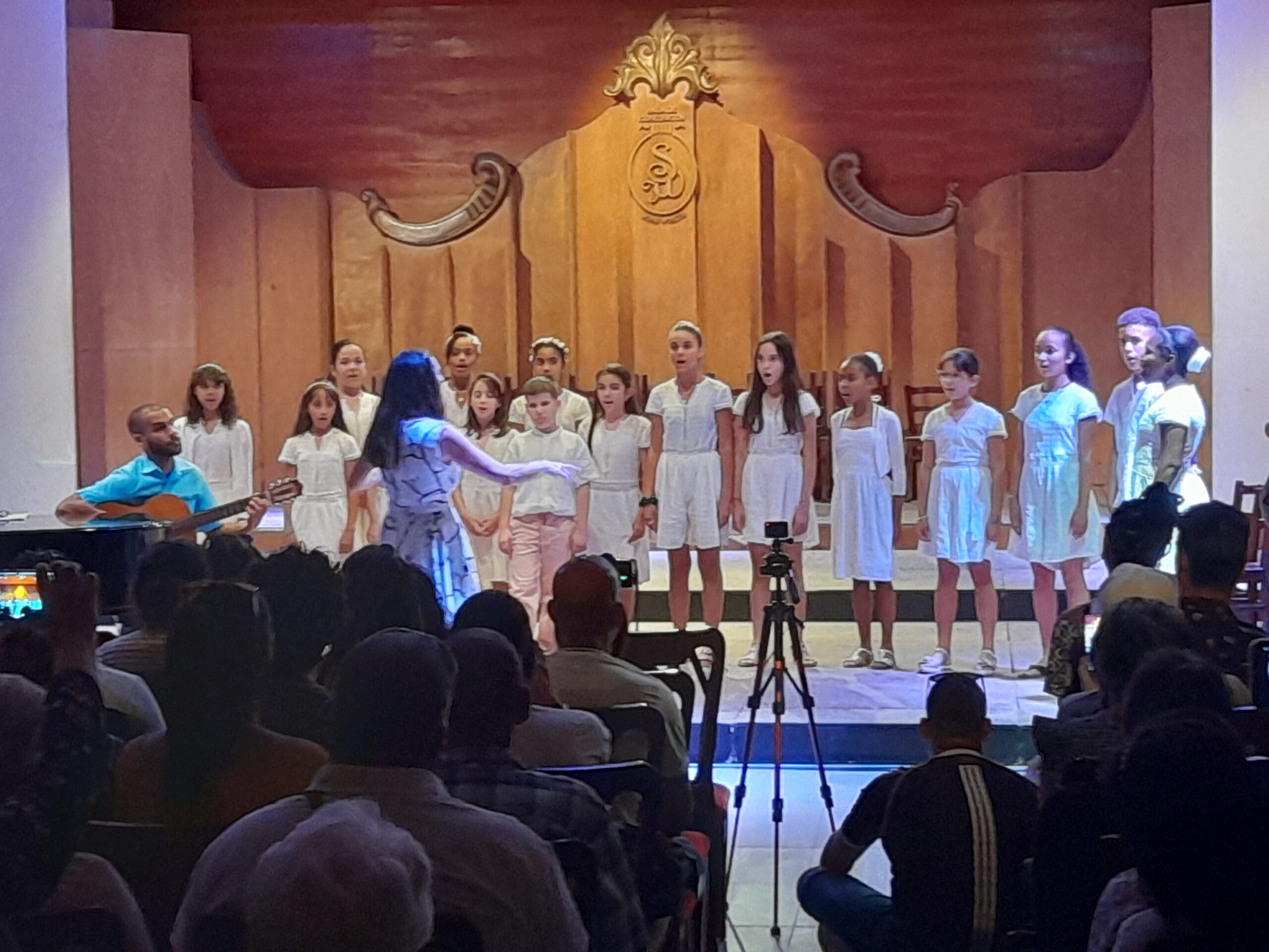 coro de la Escuela Vocacional de Arte Alfonso Pérez Isacc