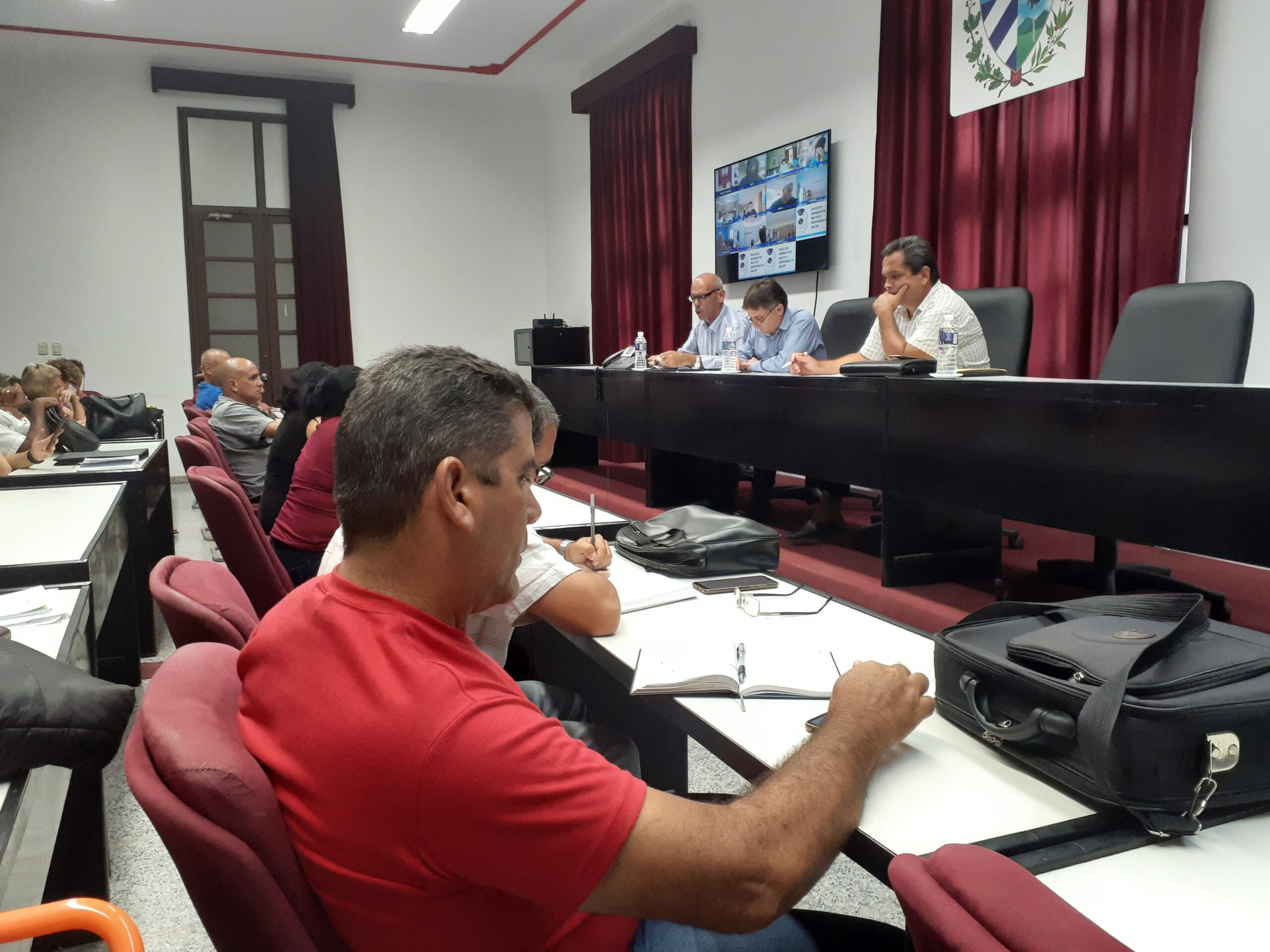 Reunió en el Salón Rojo, ubicado en la sede provincial del Gobierno matancero