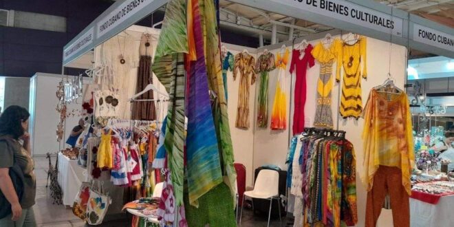 Artesanos cubanos exponen sus creaciones en el segundo festival de artesanía más grande de Europa