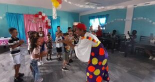 Los trabajadores de la Universal Matanzas se sumaron a la celebración por el Día de los niños.