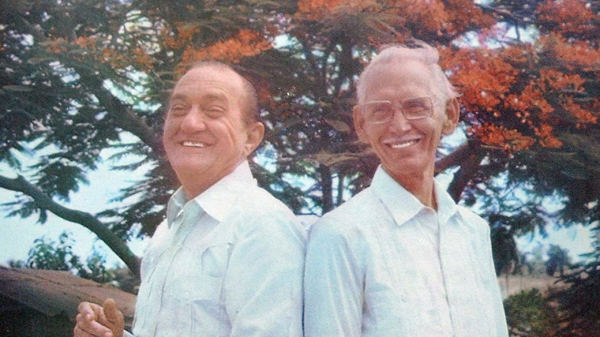 Vega y Alfonso, generaron un diálogo poético que resonaba con el espíritu cubano, elevando el estatus del punto y la décima a nuevas alturas. Foto tomada de Internet