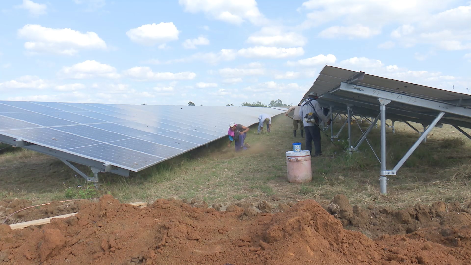 Avanza construcción de parque fotovoltaico en Jovellanos