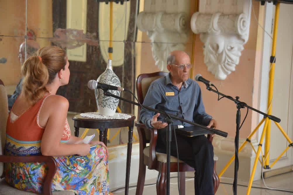 Conversando con 