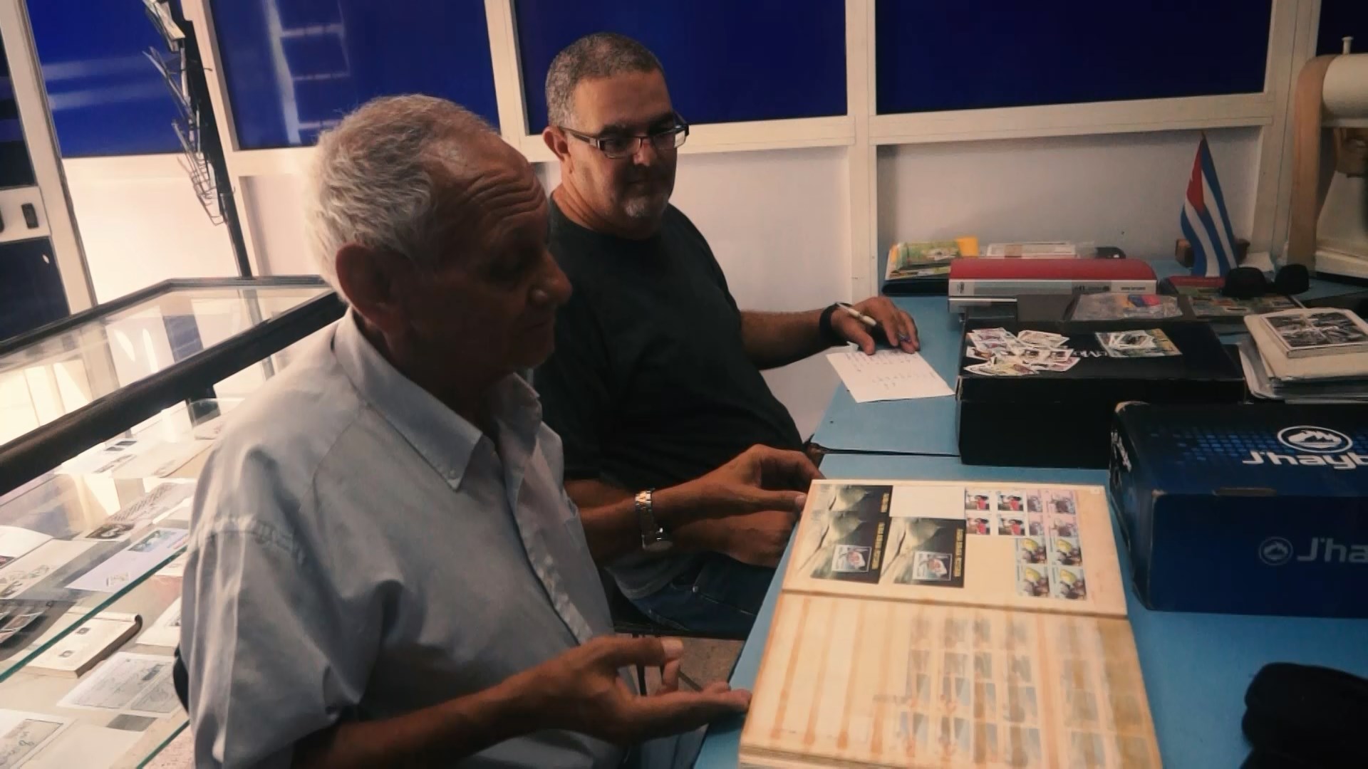 Rafael Rodríguez, aficionado de la Filatelia. Foto: Jorge Aluicio.