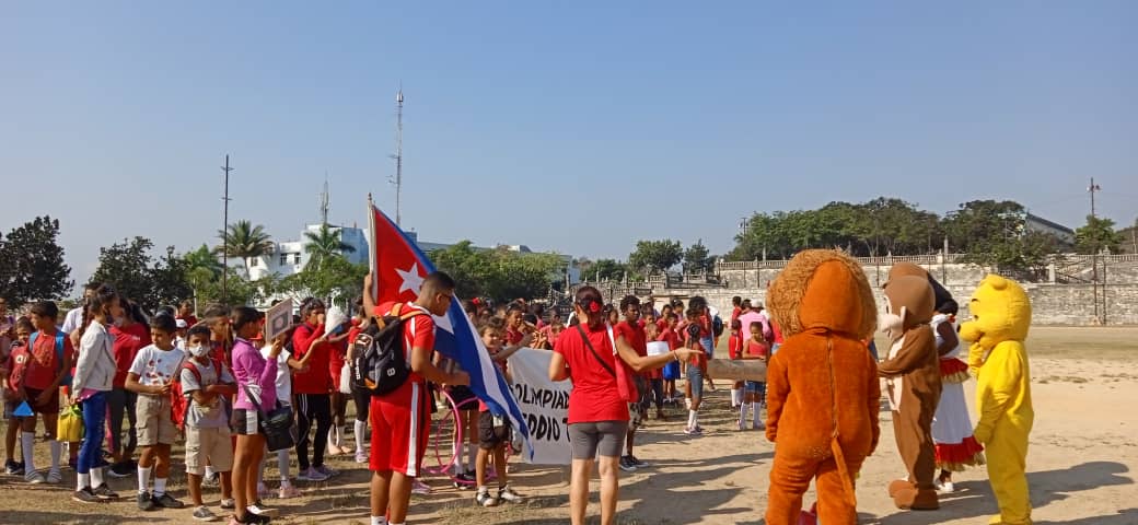 Inauguración de los decimocuartos Juegos de Olimpiadas Municipales en el Parque Rene Fraga.