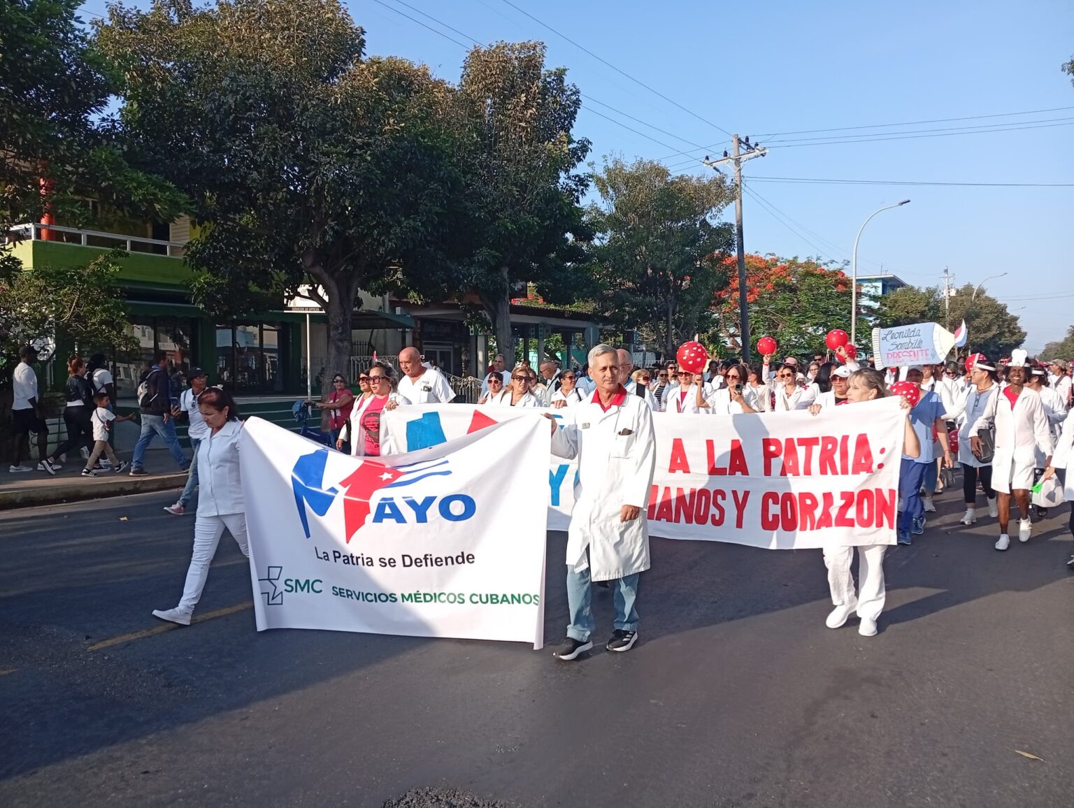 Varadero: desfile del Primero de Mayo en defensa de nuestras conquistas ...