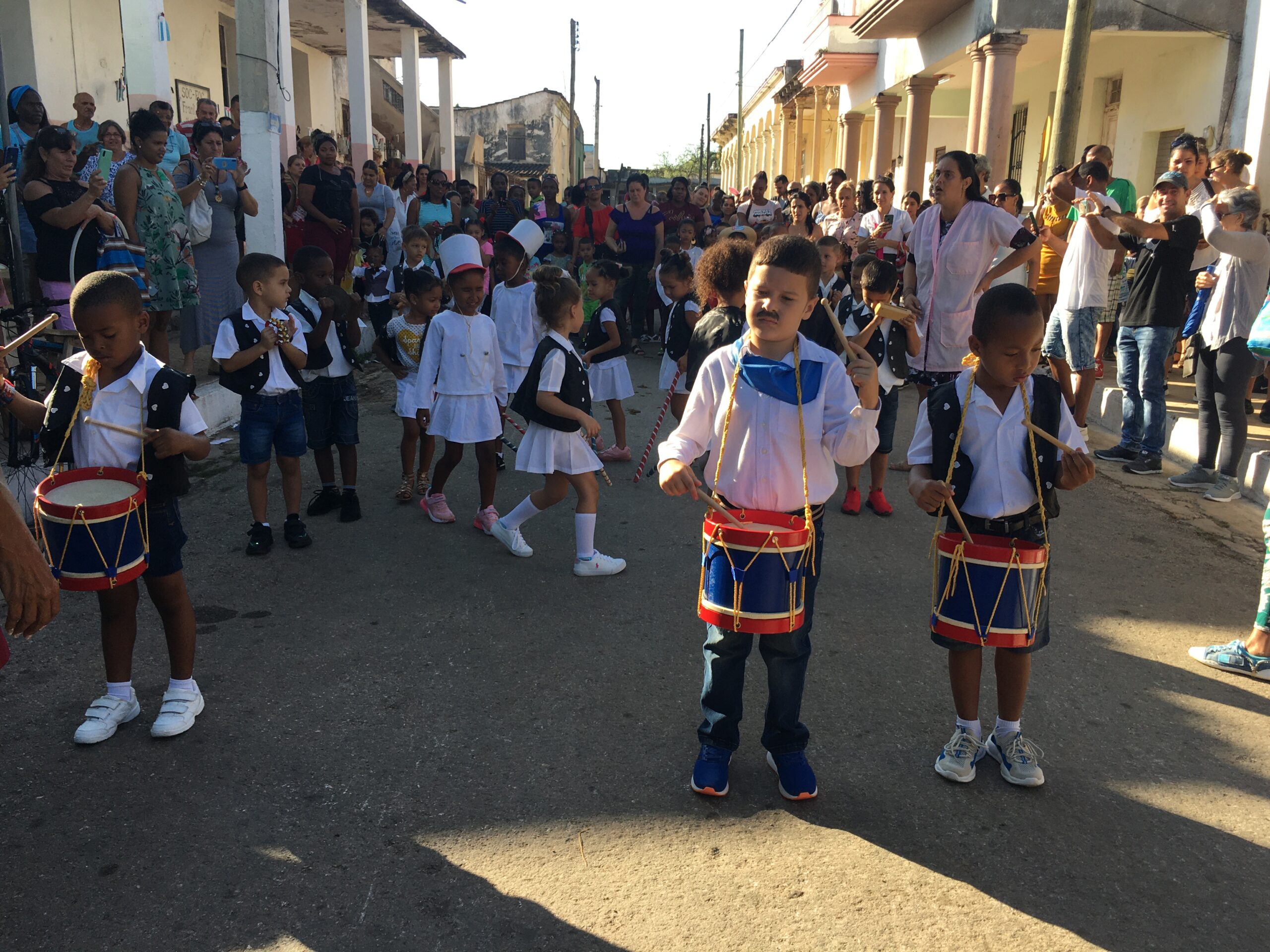 Banda de música del círculo infantil maripositas para el festival