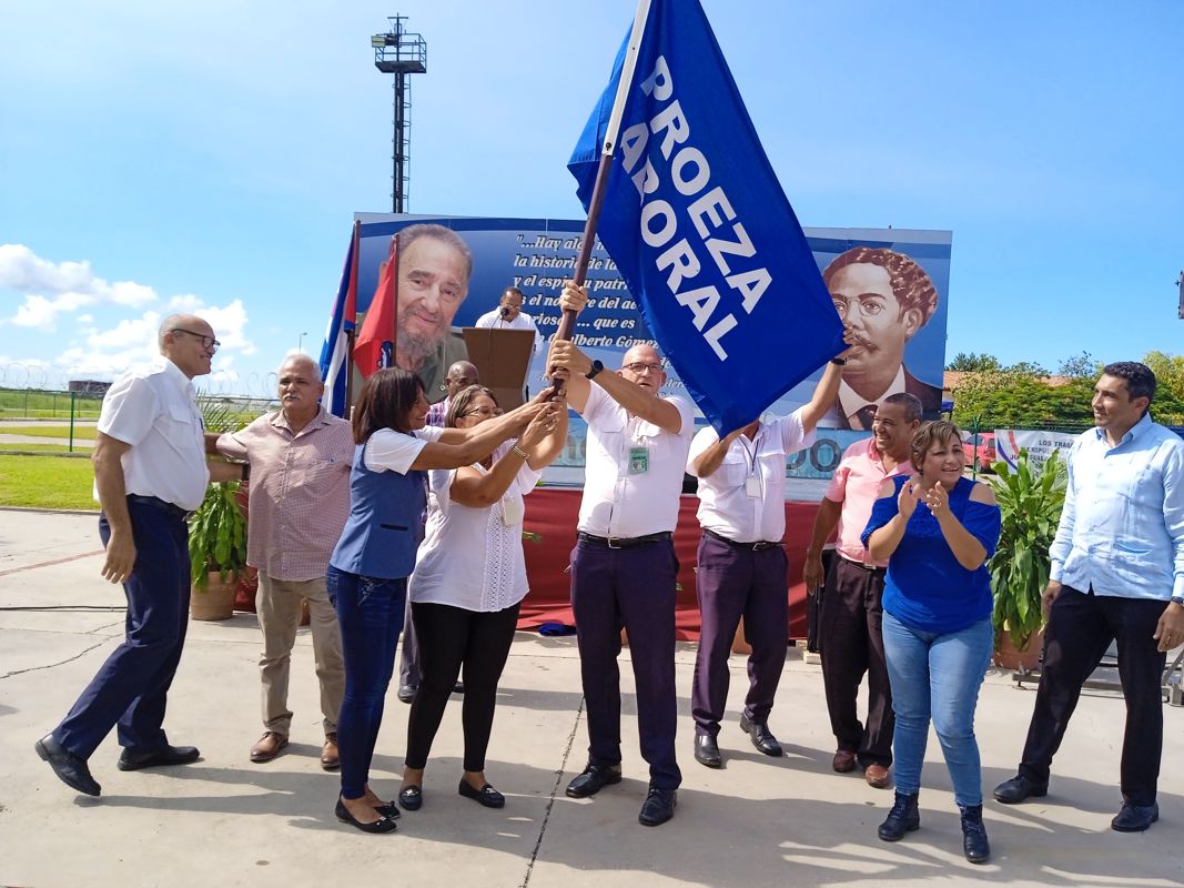 Reconocen labor de transportistas frente a incendio en Matanzas