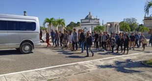 El pueblo yumurino despide al destacado artísta matancero Rolando Estévez Jordán. Foto: de la autora