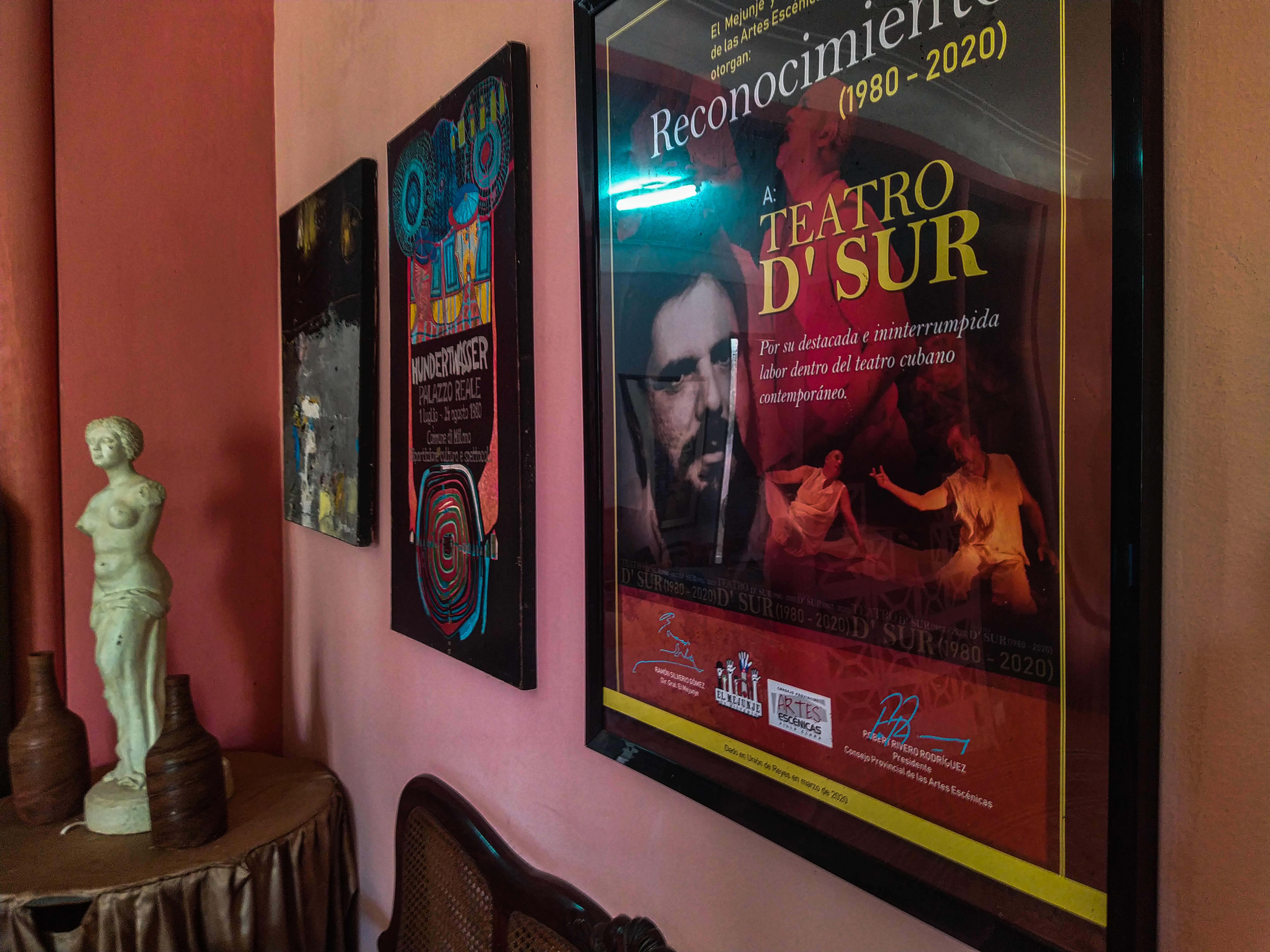 Algunos premios entregado a Pedro Vera y Teatro D' Sur. Foto: la autora.