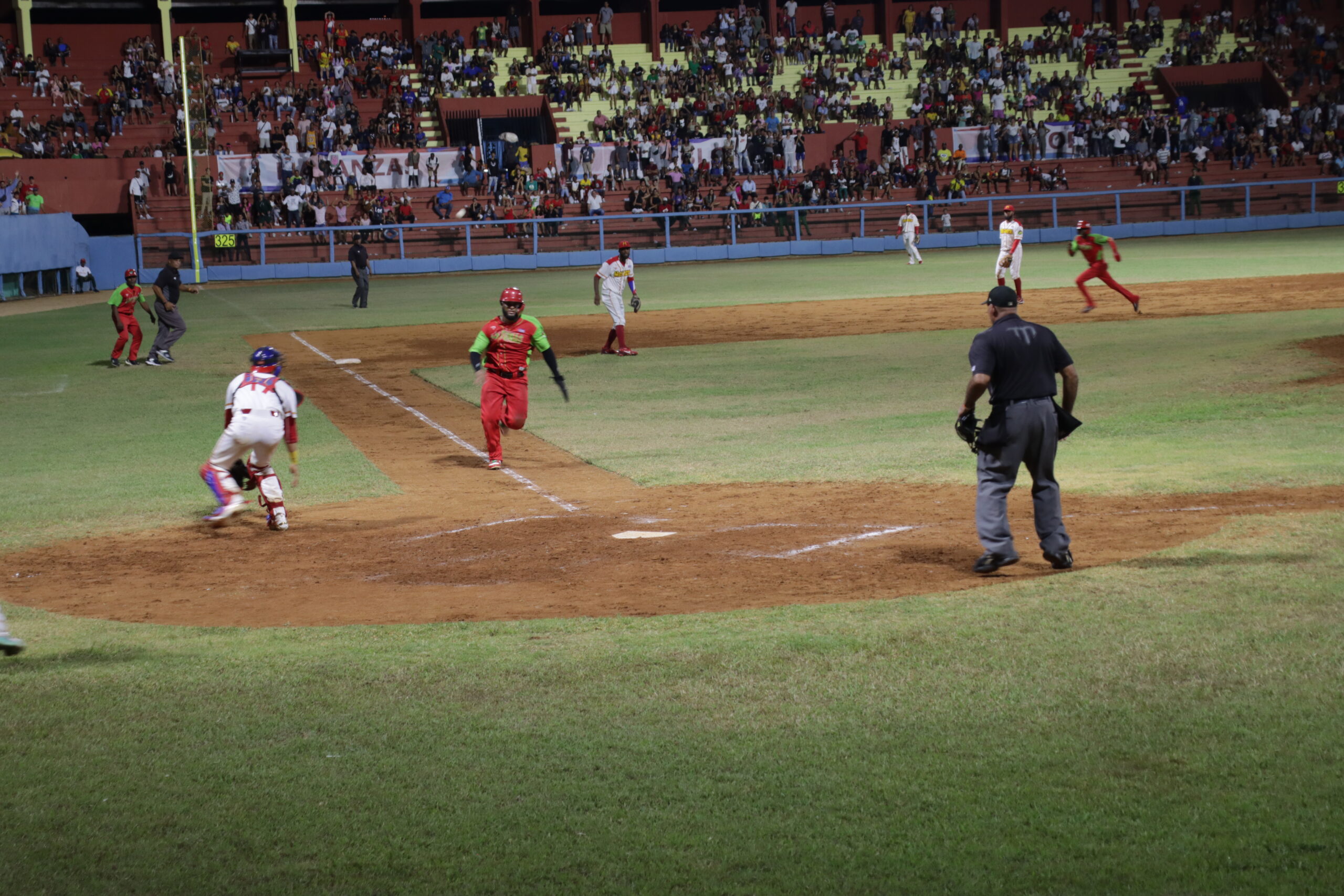 Secuencia de la jugada del empate tunero.
