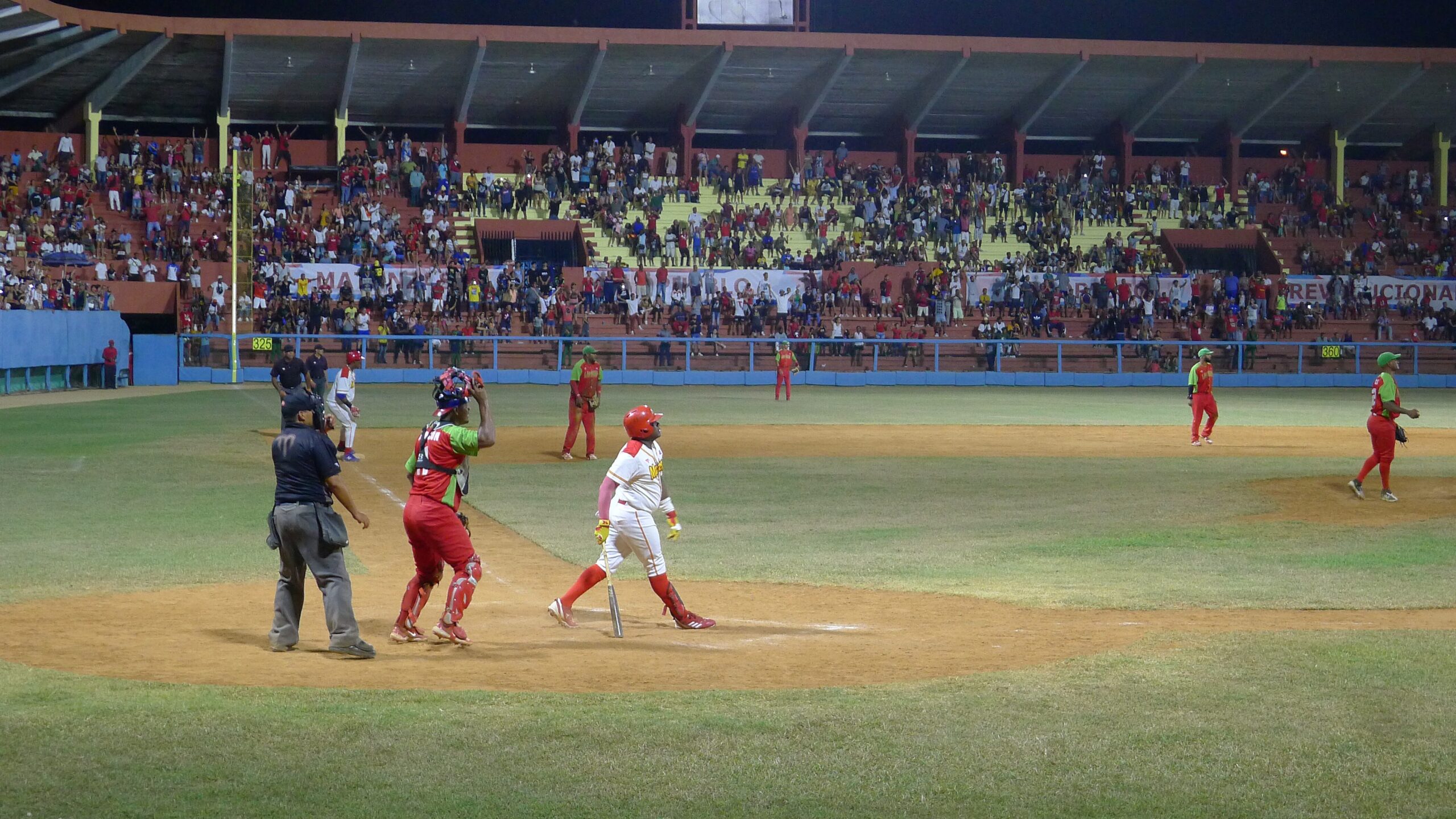 Instante del hit decisivo de Sánchez, foto: Ernesto Santana