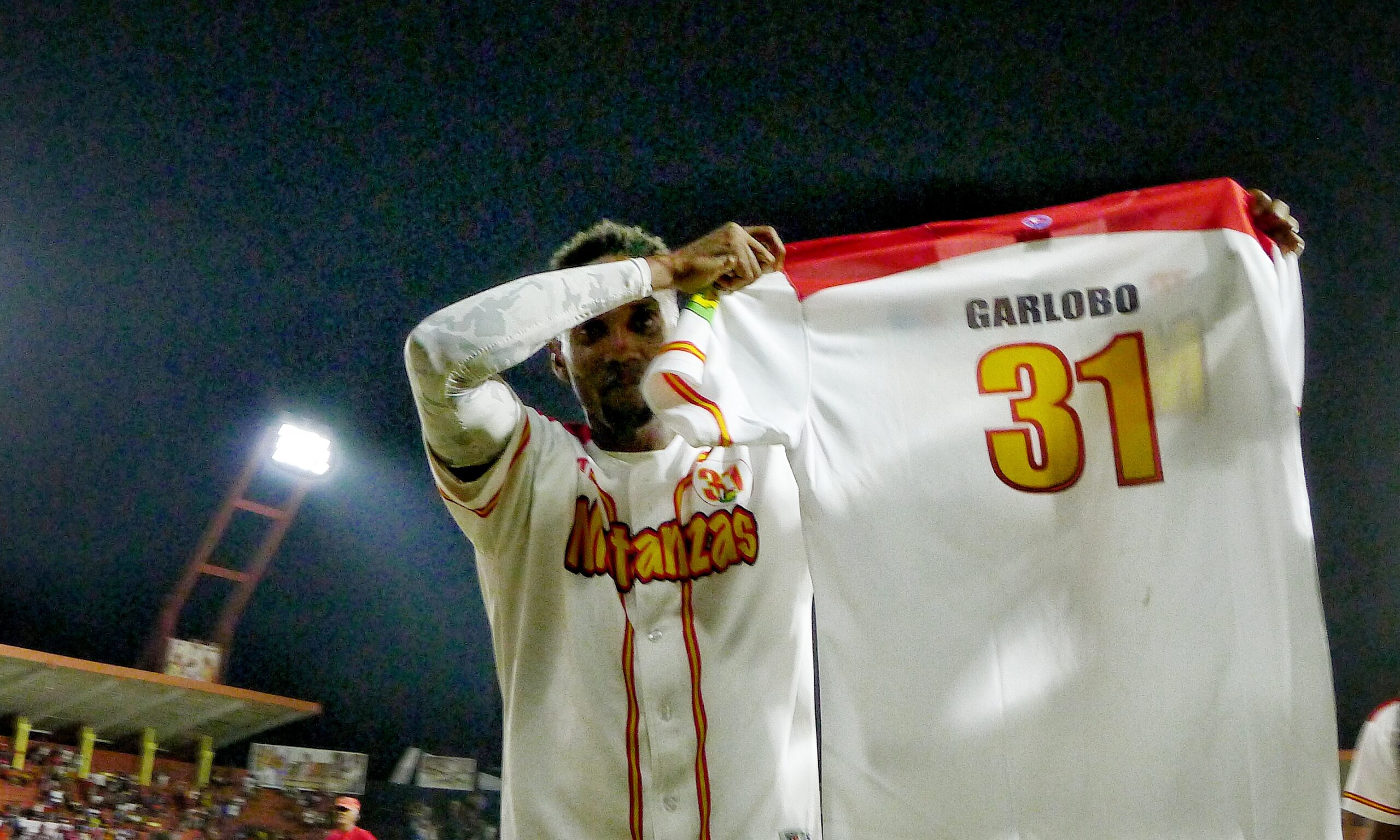 Los Cocodrilos de Matanzas dedican a Yoandy Garlobo el primer triunfo frente a Las Tunas en el play off de la 62 Serie Nacional de Beisbol