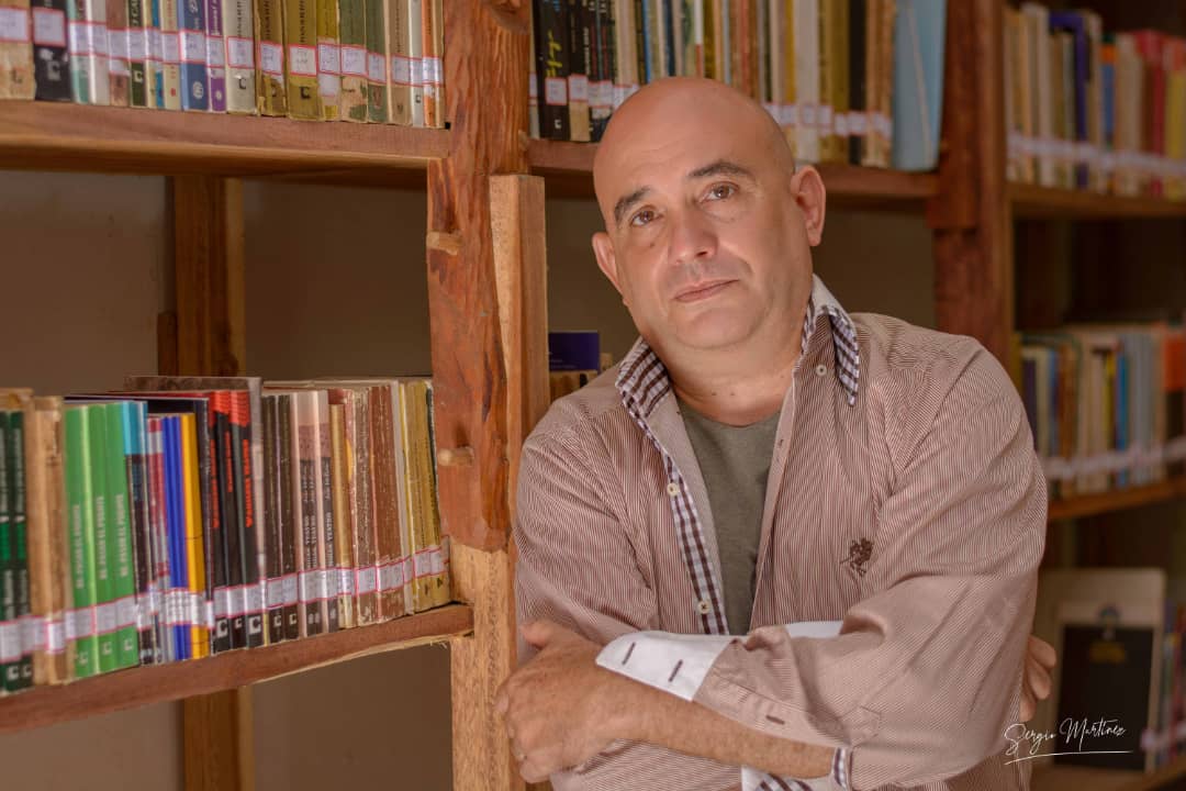 El destacado dramaturgo Ulises Rodríguez Febles recibió el sello 50 aniversario de la Educación Superior en Matanzas