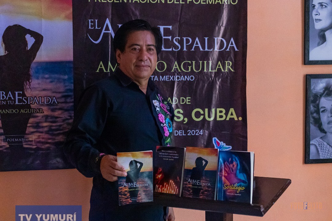 Amando Aguilar es poeta y empresario de la región de Chiapas.