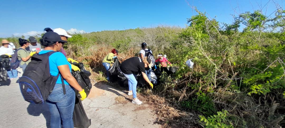 Acciones de los trabajadores del aeropuerto Juan Gualberto Gómez por el Día Mundial del Medio Ambiente