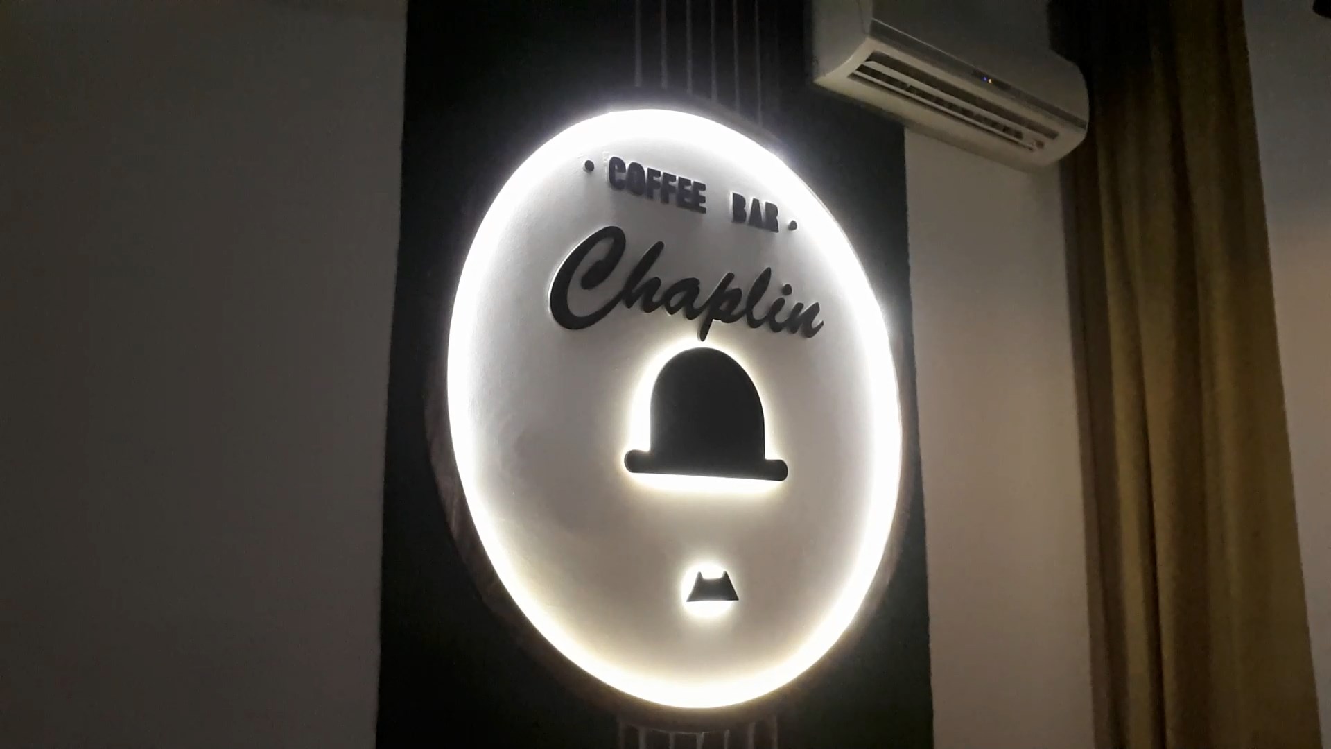 Logo del café Chaplin