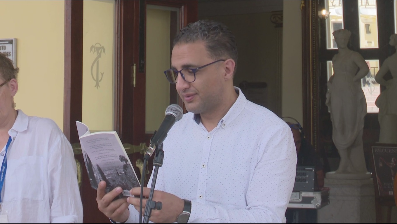 Najwan Darwish, importante poeta palestino en Cantata por la paz. Foto: Jorge Aluicio.