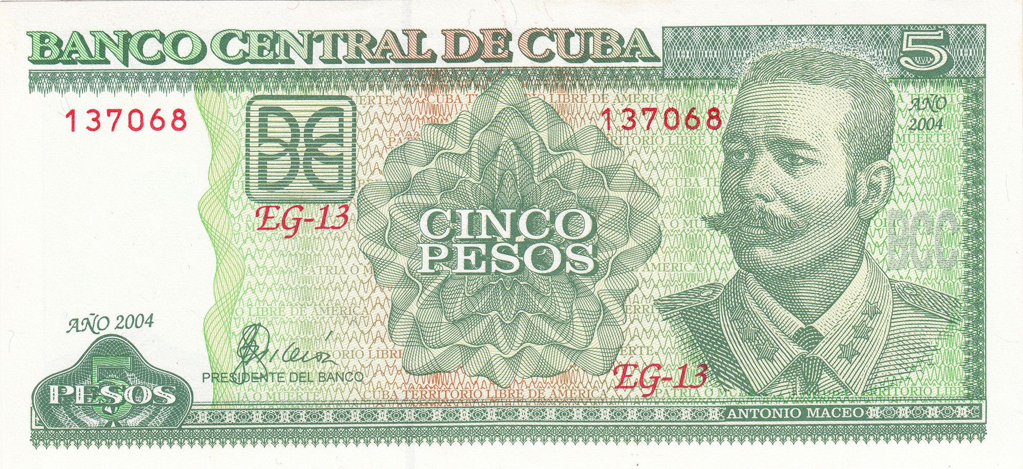Sobre todo los billetes de cinco pesos, han quedado solo para pagar los productos de la bodega.