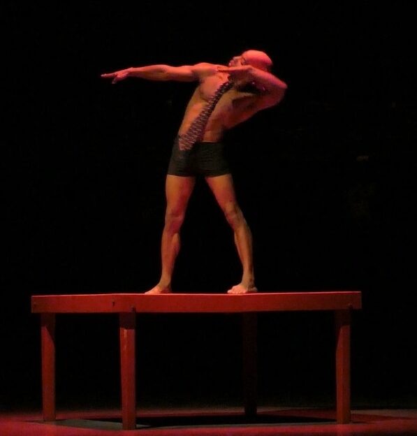 Un bolero para ti, interpretada por Enrique Leyva Brines, primer bailarín de Danza Espiral