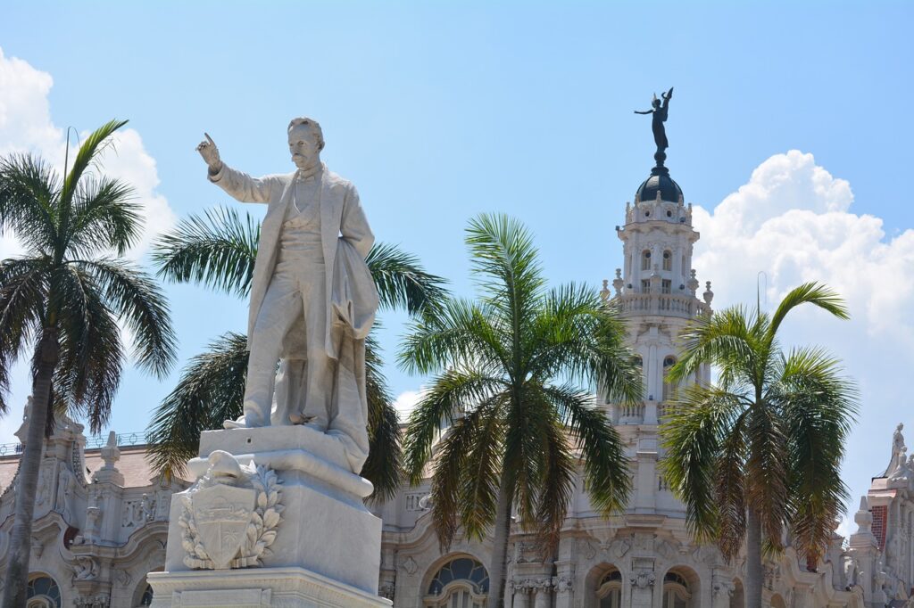 José Martí es el Héroe Nacional de Cuba. Foto de ignazmerz en Pixabay