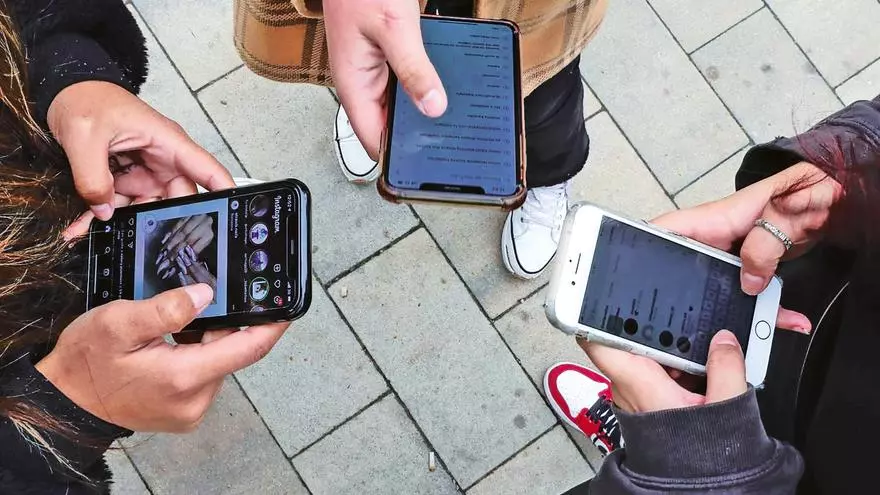 El ningufoneo afecta la comunicación y genera conflictos.