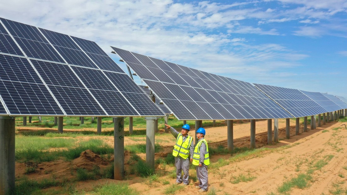 parque de energía solar y eólica