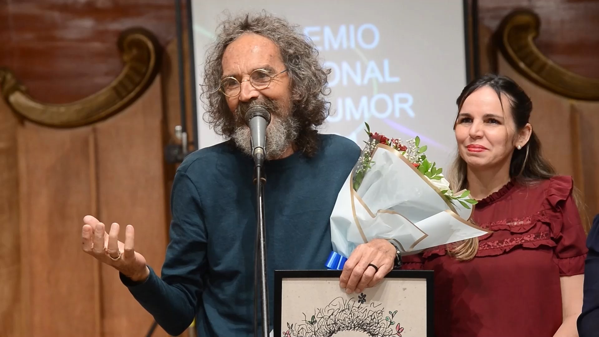 El humorista matancero Moisés Rodríguez Cabrera recibió el Premio Nacional del Humor 2024 en una ceremonia en la Sala de Conciertos José White de la Atenas de Cuba.
