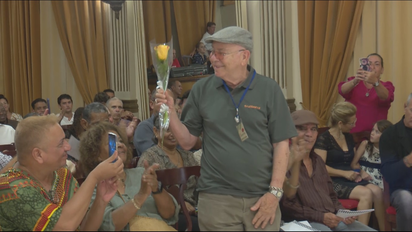 Miguel Barnet, presidente honorífico de la Unión de Escritores y Artistas de Cuba (UNEAC) en Festival Internacional Puentes Poéticos. Foto: Jorge Aluicio.