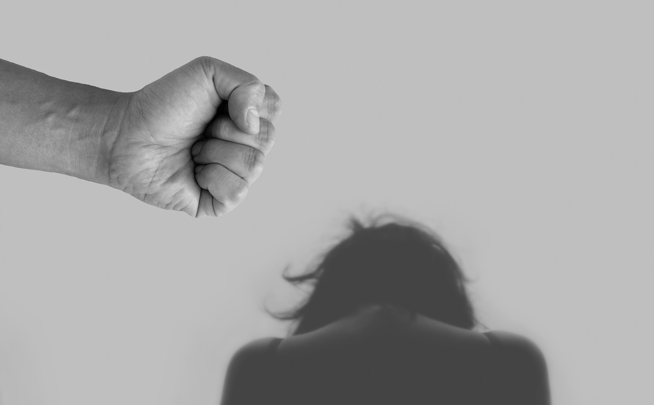 A pesar de los esfuerzos por crear conciencia y brindar apoyo a las víctimas, muchos casos siguen sin ser denunciados. Foto: Tumisu en Pixabay